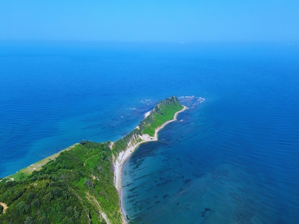Explore the Cape of Rodon on a Road Trip